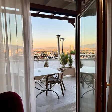 מלון דירות Eleni 4*